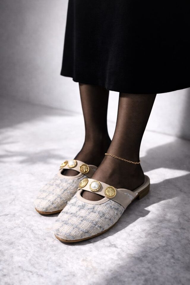 İnci ve Gold Tokalı Ekose Dokulu Şık Kadın Terlik Ev Terliği KREM-GRİ - 40