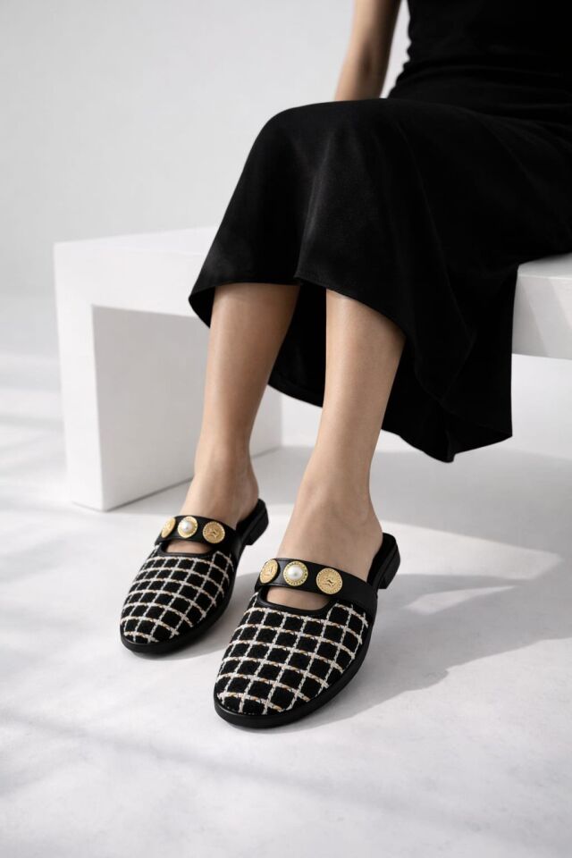 İnci ve Gold Tokalı Ekose Dokulu Şık Kadın Terlik Ev Terliği SİYAH-BEYAZ - 40