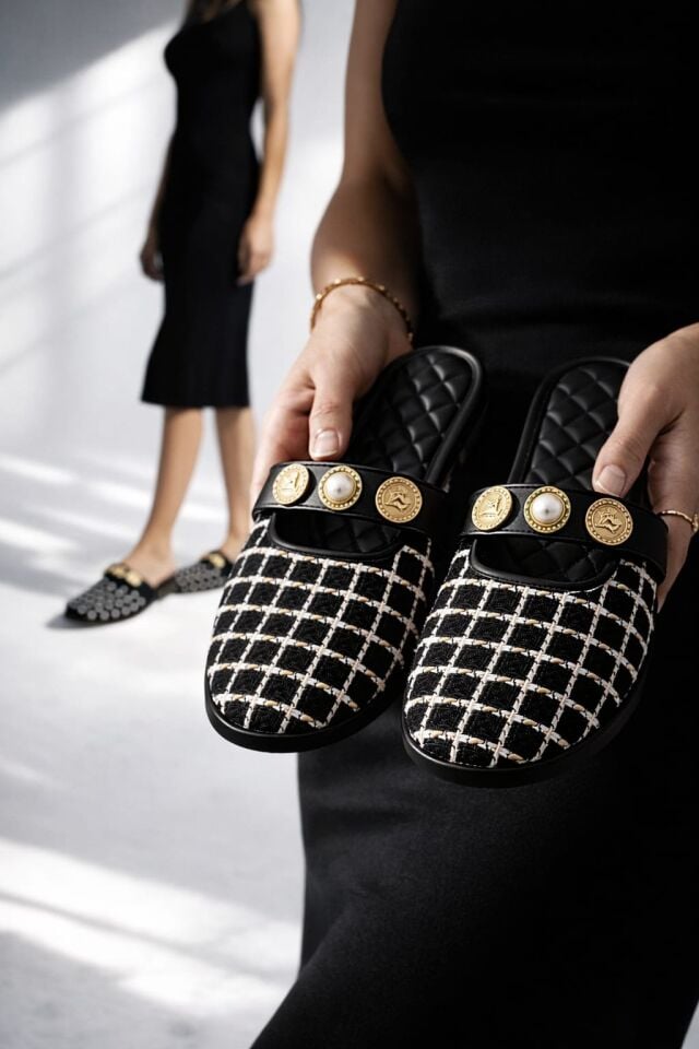 İnci ve Gold Tokalı Ekose Dokulu Şık Kadın Terlik Ev Terliği SİYAH-BEYAZ - 40