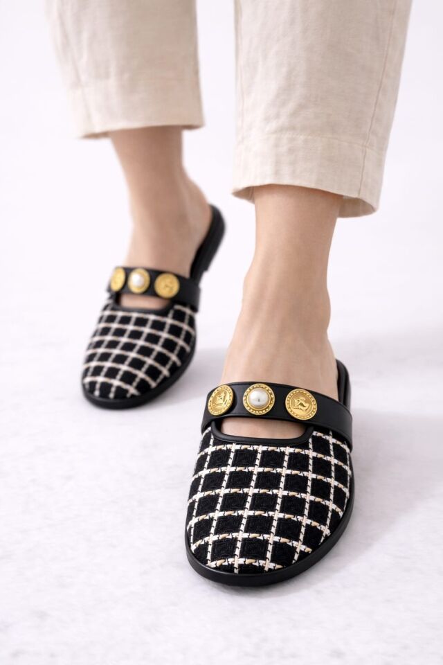 İnci ve Gold Tokalı Ekose Dokulu Şık Kadın Terlik Ev Terliği SİYAH-BEYAZ - 40