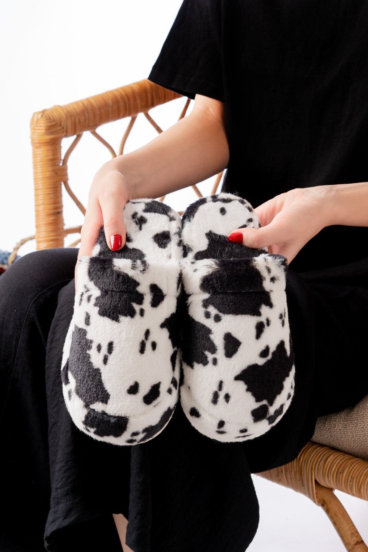 Sessiz Taban Kadın Günlük Çeyiz Terlik Kapalı Ev Terliği BEYAZ-SİYAH - 38