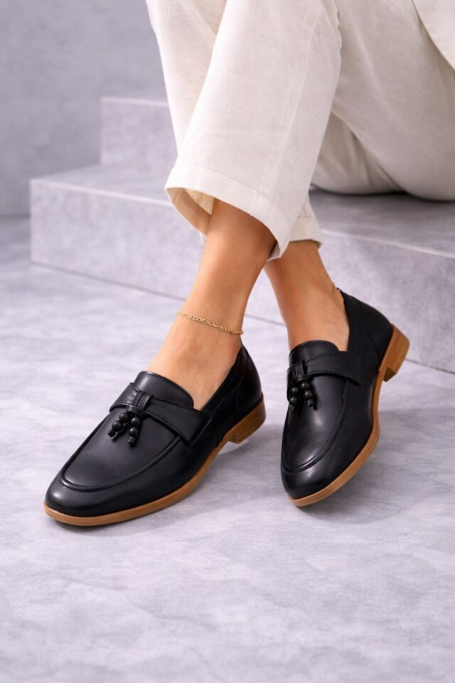 Kadın Püskül Detaylı Loafer Makosen Rahat Günlük Ayakkabı Babet SİYAH - 40