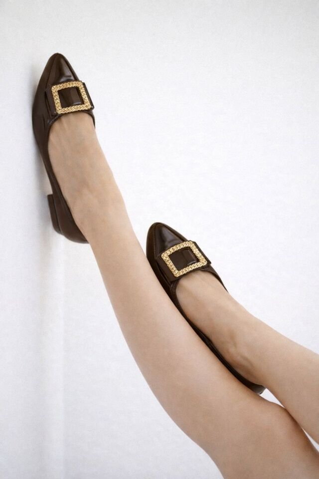 Kadın Gold Aksesuarlı Şık Parlak Günlük  Babet