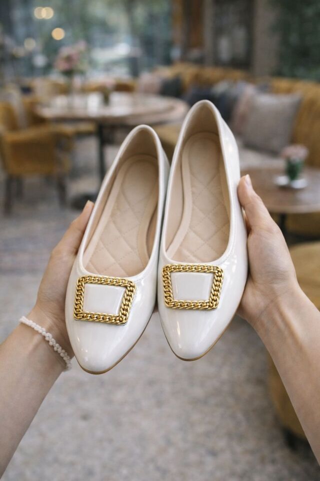 Kadın Gold Aksesuarlı Şık Parlak Günlük  Babet BEYAZ - 40