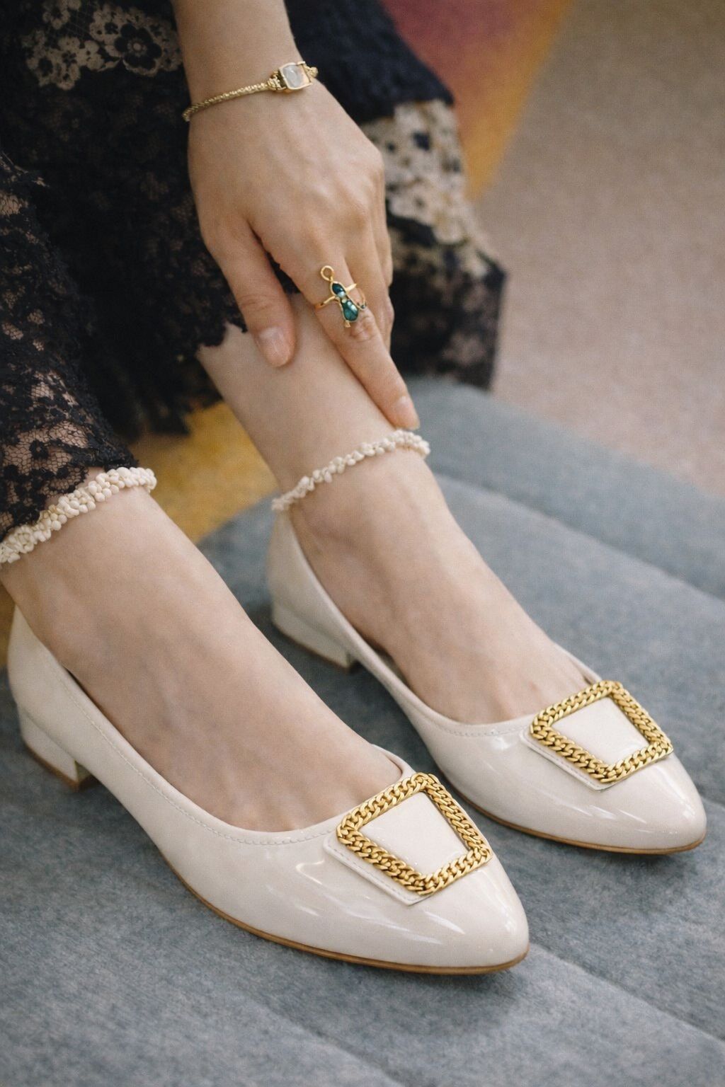 Kadın Gold Aksesuarlı Şık Parlak Günlük  Babet KREM - 40