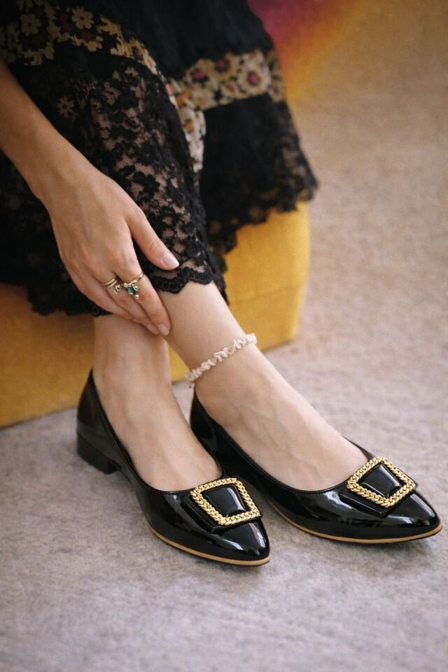 Kadın Gold Aksesuarlı Şık Parlak Günlük  Babet SİYAH - 40