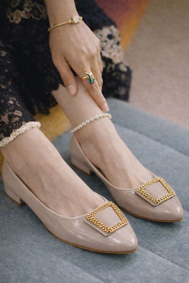 Kadın Gold Aksesuarlı Şık Parlak Günlük  Babet Kadın Gold Aksesuarlı Şık Parlak Günlük  Babet