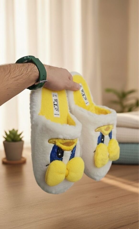 Sevimli Fiyonklu Duffy Ördek Figürlü Nakış İşlemeli Ses Yapmaz Kaymaz Tabanlı Ev Terliği