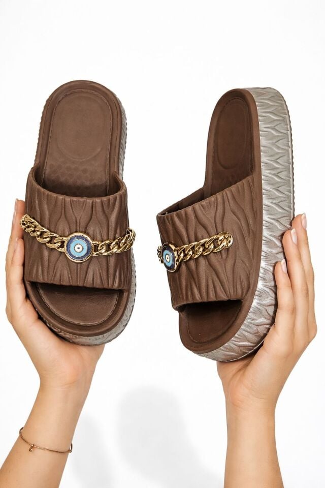 Nazar Zincir Detaylı Platform Kalın Taban Gold Zincirli Günlük Kadın Terlik Nazar Zincir Detaylı Platform Kalın Taban Gold Zincirli Günlük Kadın Terlik