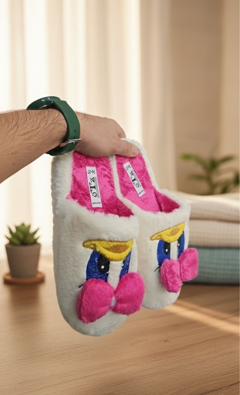 Sevimli Fiyonklu Duffy Ördek Figürlü Nakış İşlemeli Ses Yapmaz Kaymaz Tabanlı Ev Terliği PEMBE - 38-39