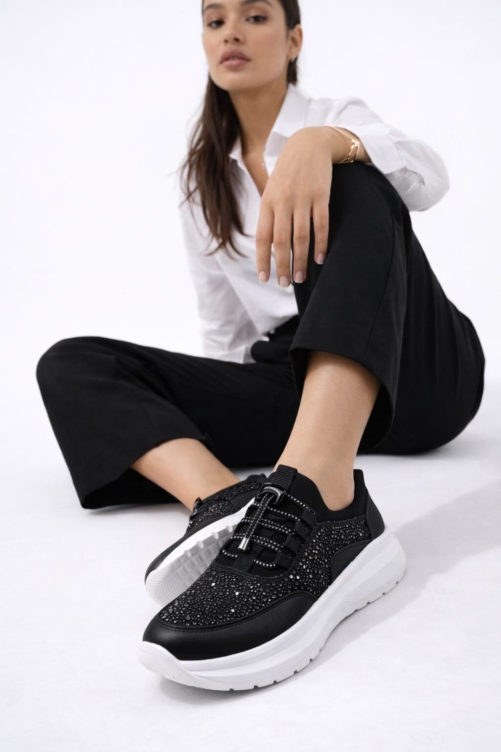 Kadın Taş İşlemeli Akıllı Bağcıklı Sneaker Kalın Taban Spor Ayakkabı SİYAH-BEYAZ - 36