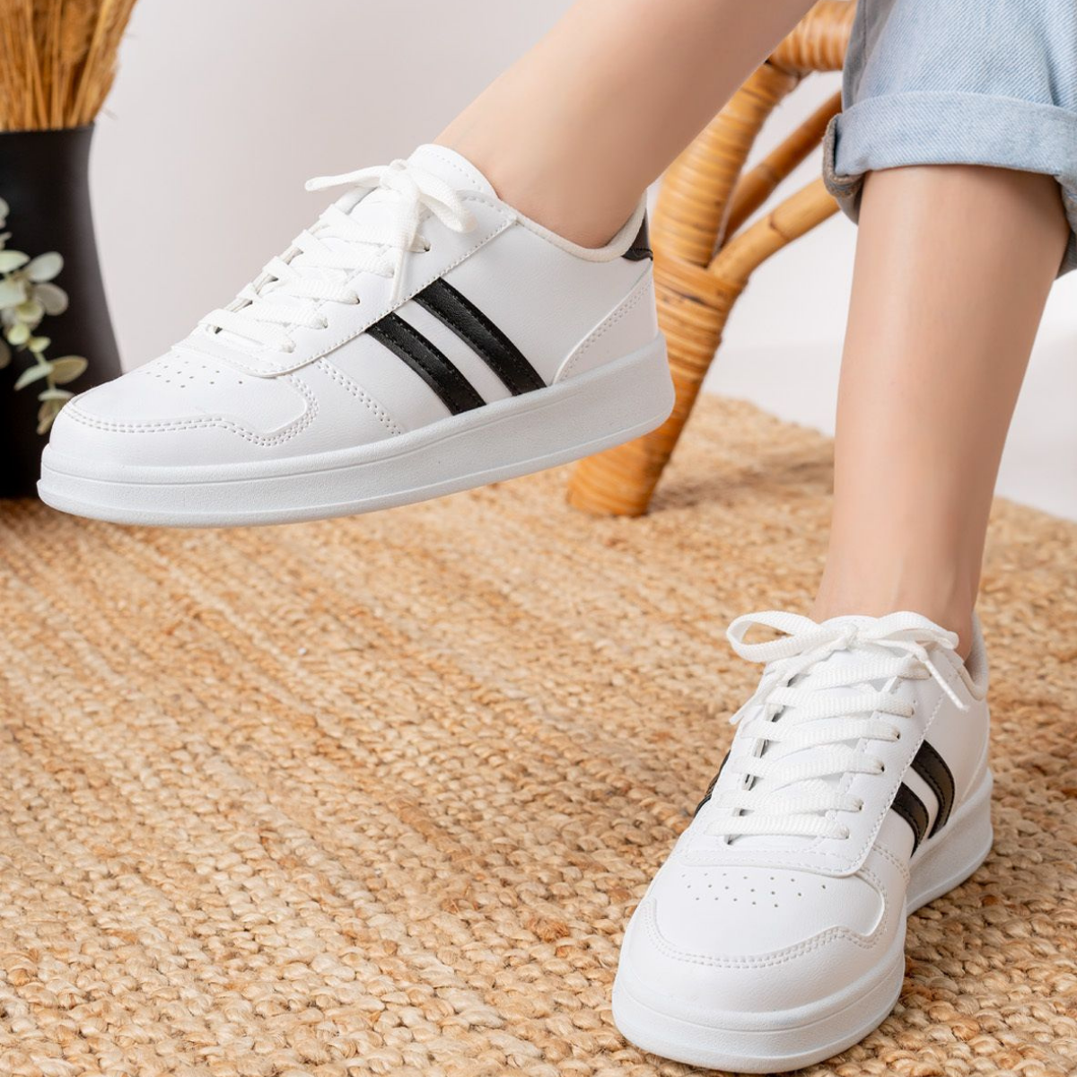 SNEAKERS